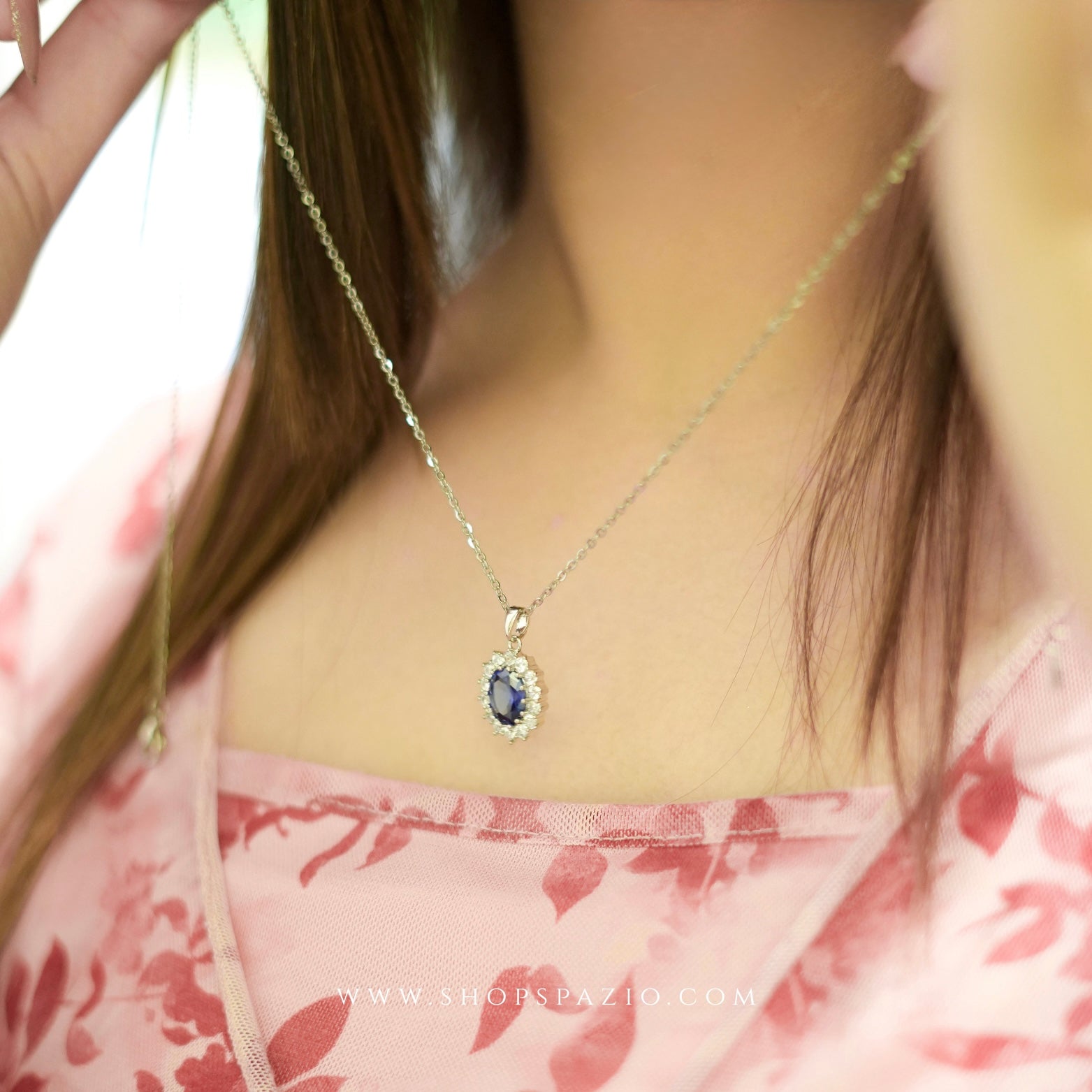 Aura Solitaire Pendant