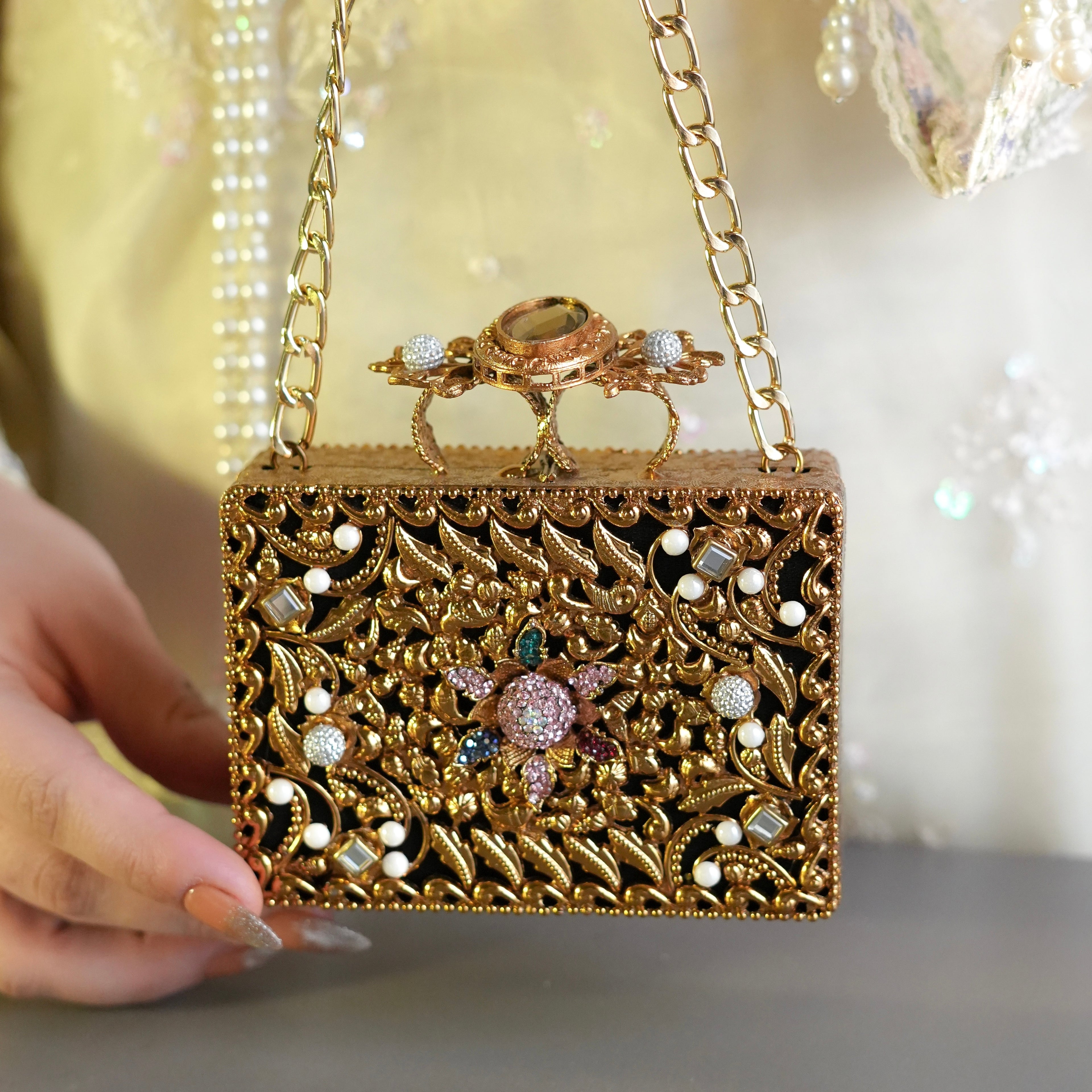 Hoor Kundan Clutch