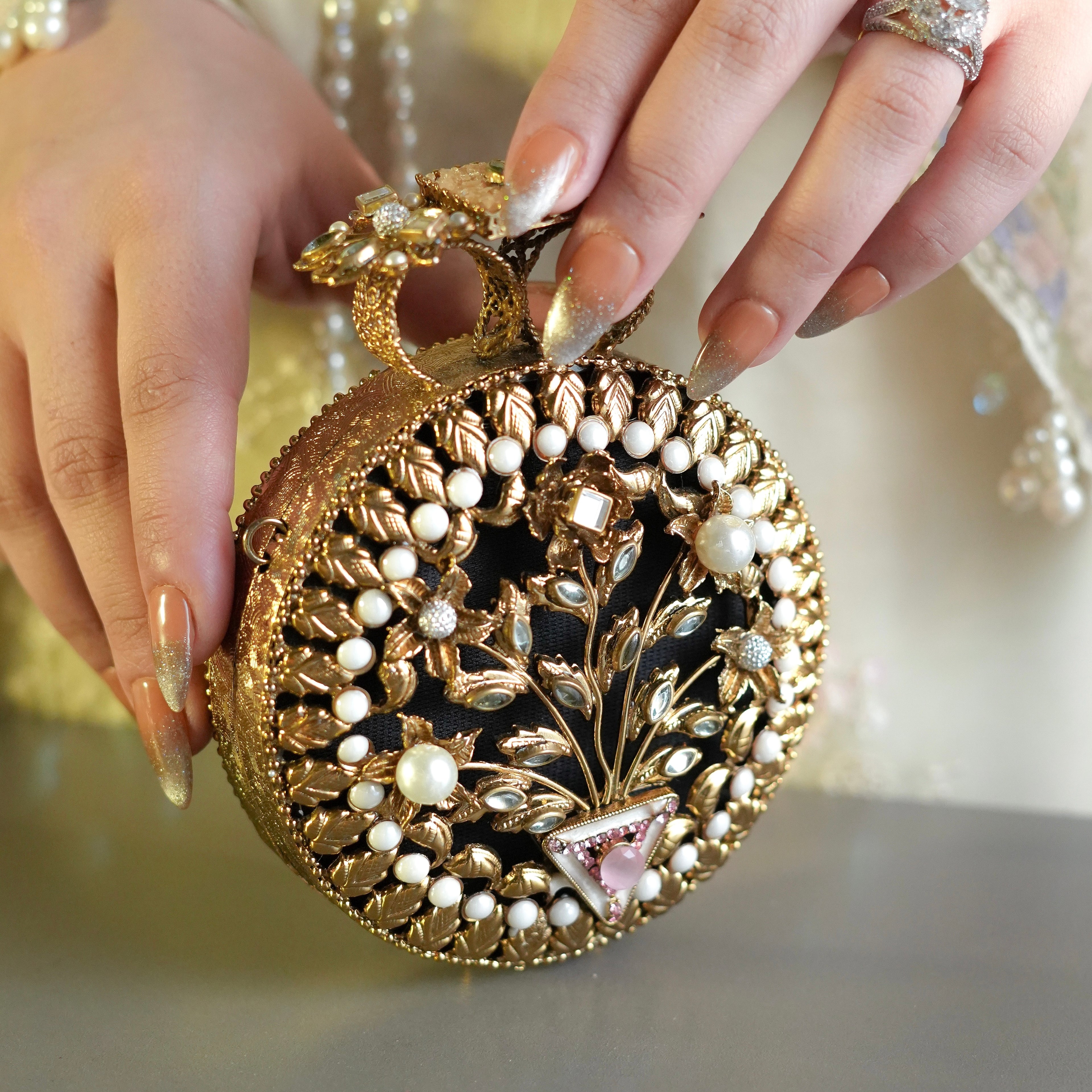 Noor Kundan Clutch