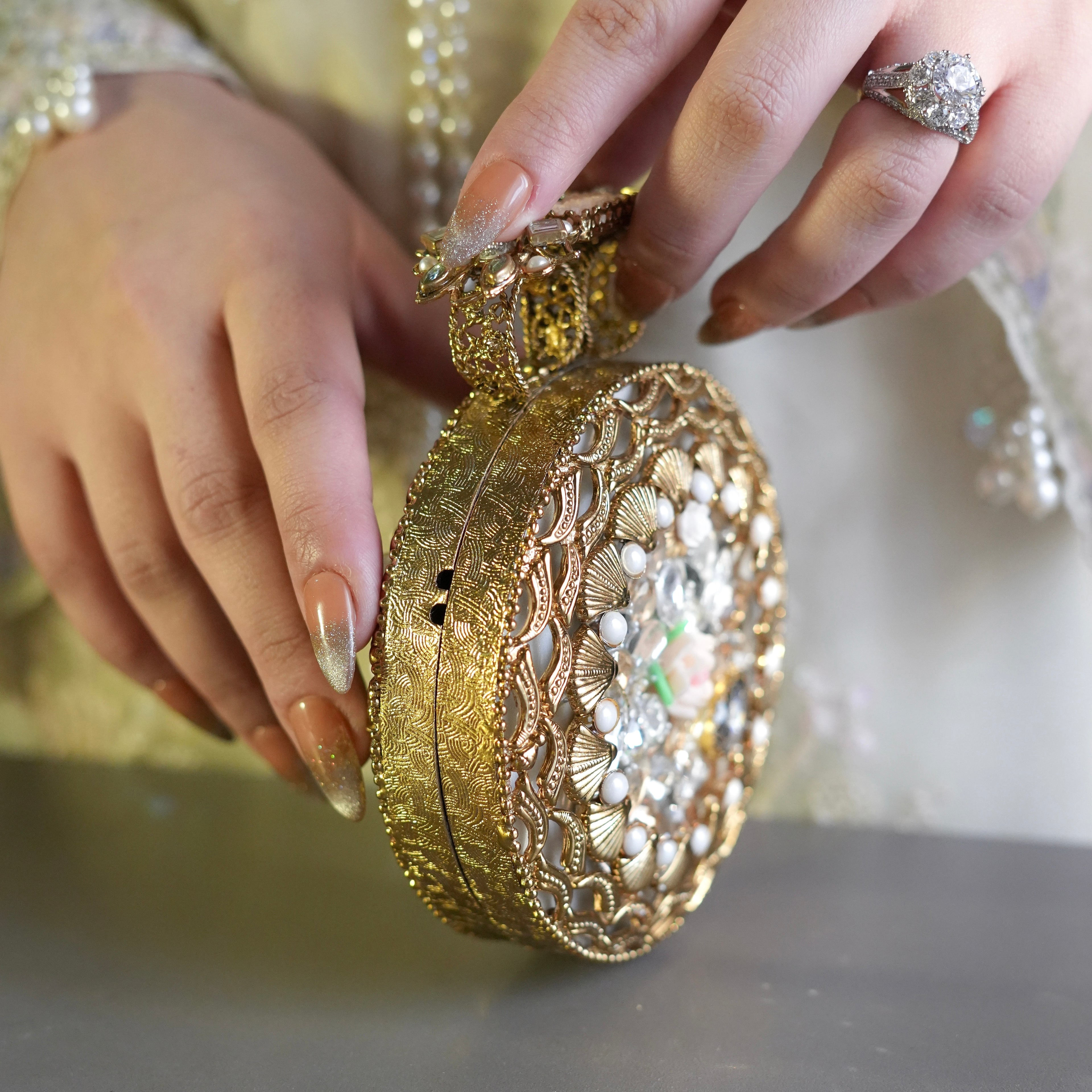 Noor Kundan Clutch