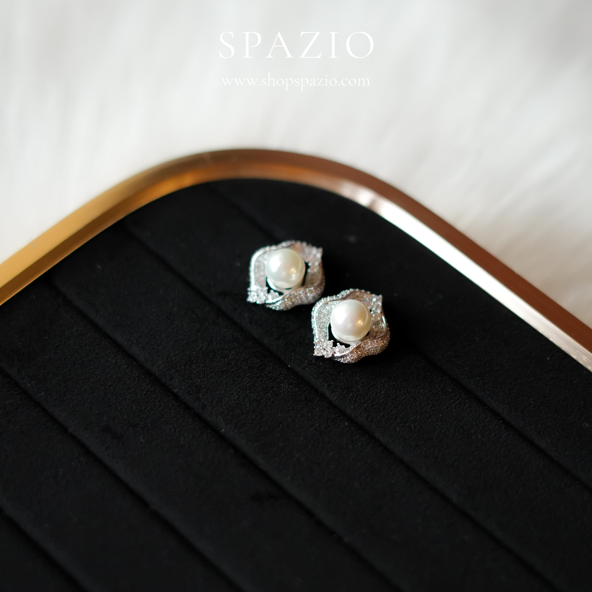 Pearl Whirl Studs