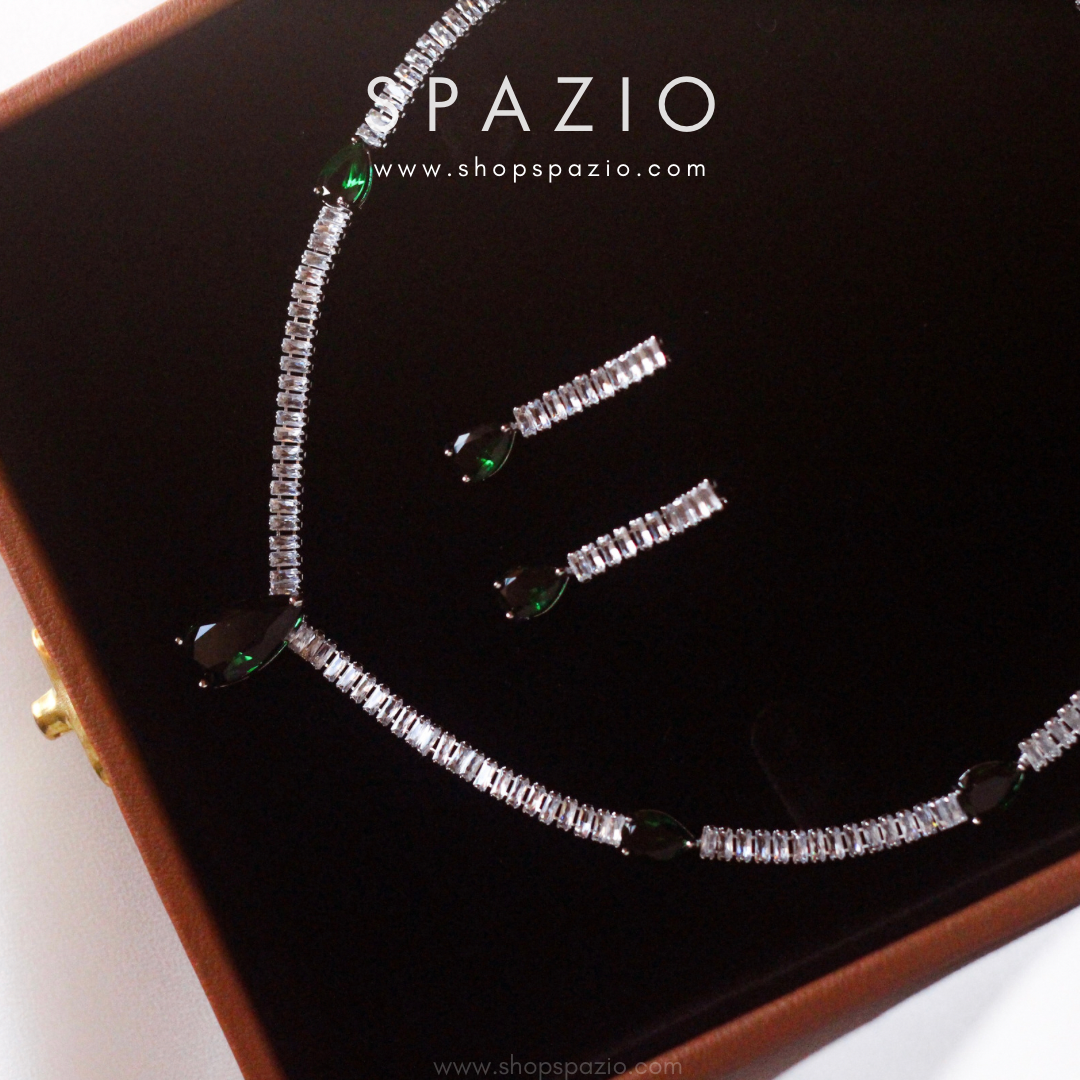 Emerald Glimmer Necklace Set